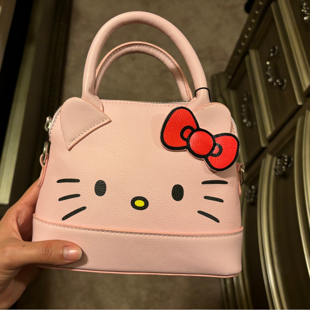 Pink hello kitty handbag